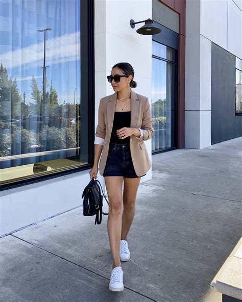 black sneakers with shorts outfits.